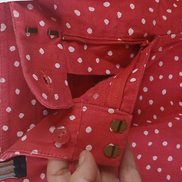 LOFT BRAND NEW SIZE 10 POLKA DOT RED SHORTS 🐞 - Picture 6 of 9